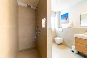 a bathroom with a toilet and a sink at Ferienhaus Eastside - Niendorf in Häven +25 photos