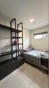 a bedroom with a bunk bed and a window at Studios Carambeí in Carambeí