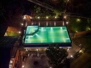 an overhead view of a tennis court at night at Cliff and Cloud Vagamon in Vagamon