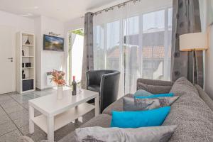 a living room with a couch and a table at Ferienanlage Bansin Seepferdchen 8 in Bansin