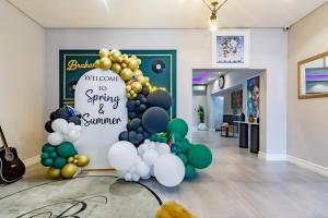 a balloon garland with a welcome to spring and summer sign at Braham Lodge - The Octave in Johannesburg