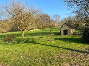 an old barn in the middle of a field at Gîte du Trefoux logement Le Perche in Villaines-la-Gonais
