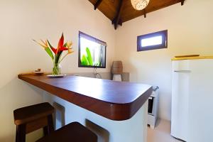 a kitchen with a wooden counter top in a room at Licuri Praia de Algodões na beira do mar in Marau