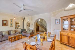 a living room with a table and a couch at Ta' Gianni in Xewkija