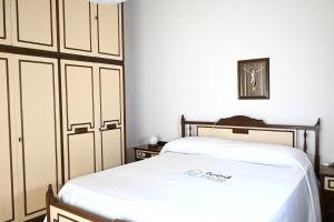 a bedroom with two beds and a closet at SE274 - Marotta, ampio quadrilocale con posto auto in Marotta