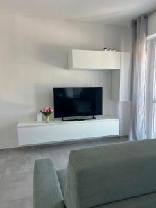 a living room with a tv and a couch at Lake at Home in Lecco