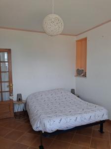 a bedroom with a bed in a white wall at Le Picasso in La Chaise-Dieu +5 photos