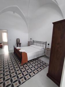 a bedroom with a bed and a dresser in it at Dimora Collina 3 in Sannicola
