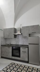 a kitchen with stainless steel cabinets and a stove at Dimora Collina 3 in Sannicola