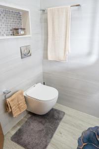 a white bathroom with a toilet and a window at Appartement Chanel in Assomada +23 photos