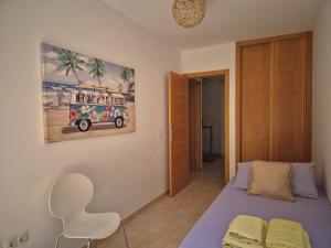 a bedroom with a bed and a picture of a bus at Casa en Cotillo Lagos with Free Wifi & Netflix in El Cotillo