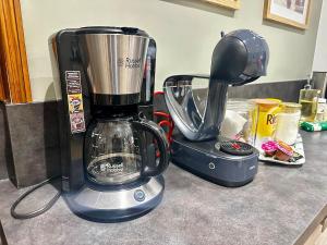 a blender sitting on top of a kitchen counter at Gite Maison Saint-Martin in La Groise