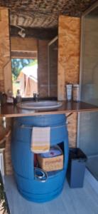 a blue barrel with a counter in a kitchen at Logement insolite tente glamping in Parigné-lʼÉvêque
