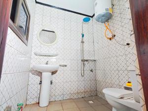 a small bathroom with a sink and a toilet at Keitaya Dubreka Guinea in Conakry