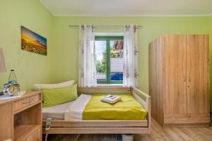 a small bedroom with a bed and a window at Pension Pusteblume in Meyenburg