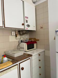 a kitchen with a microwave on a counter at Appartement in Girona