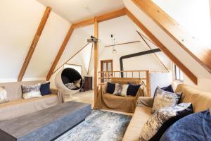 a living room with two couches and an attic at 愛犬と泊まれる一棟貸しviilaはBBQグリル無料利用可能サーフィンや釣りの拠点として in Kashima