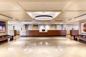 a lobby with a waiting area and benches at JW Marriott Phoenix Desert Ridge Resort & Spa in Phoenix +180 photos