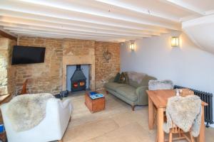 a living room with a couch and a fireplace at 1 Bed in Moreton -in- Marsh oc-53420 in Blockley