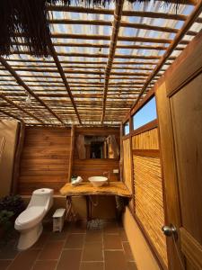 a bathroom with a toilet and a sink at Hotel Cariguá in Barichara