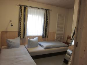 a bedroom with two beds and a window at Ferienwohnungen Haseloff in Kurort Oberwiesenthal