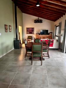 a dining room with a wooden table and chairs at Finca Rosablanca Casa Jazmin in Vista Flores