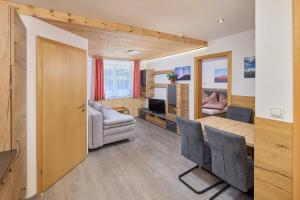 a room with a table and chairs and a bedroom at Appartement Lea in Niederthai