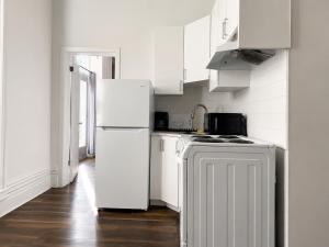 Gallery image of Downtown 1BR Walk to Berri-UQAM & Old Port in Montreal