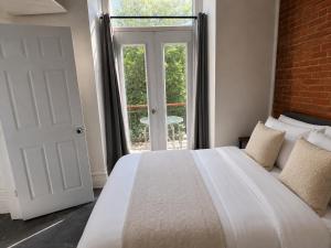 Gallery image of Downtown 1BR Walk to Berri-UQAM & Old Port in Montreal