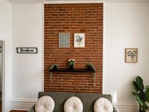 Gallery image of Downtown 1BR Walk to Berri-UQAM & Old Port in Montreal +5 photos