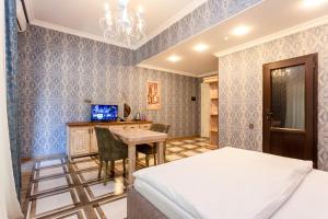 a bedroom with a bed and a desk and a table at Quba Qala Resort in Quba
