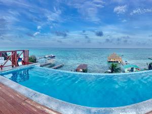 a swimming pool with a view of the ocean at Drift Inn San Pedro in San Pedro