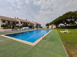 a swimming pool in the yard of a house at Bonamar in Cabrera de Mar