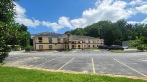 an empty parking lot in front of a building at Crown Inn in Carrollton