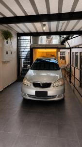 a silver car is parked in a garage at Casa Completa No Centro Para Famílias e Grupos Até 9 Hospedes Com Garagem in Ouro Preto