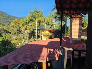 a roof of a house with a brick chimney at otro rollo en Jilotepec in Jilotepec