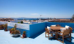 a patio with a table and chairs on a roof at La Estrella de Tarifa in Tarifa