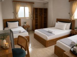 Giường trong phòng chung tại Pyramids Crypt Hotel