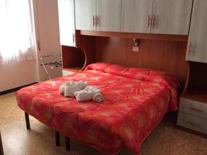 Ένα ή περισσότερα κρεβάτια σε δωμάτιο στο Hotel Aurora