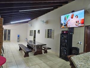 a room with a ping pong table and a tv at Chácara HZ in Sao Jose do Rio Preto