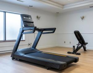a gym with a treadmill and a exercise bike at Hôtels Gouverneur Rimouski in Rimouski