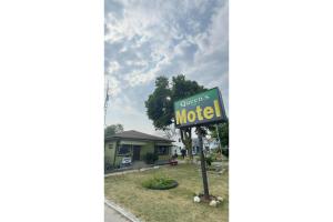 a sign for a motel in front of a house at Queen's Motel Blenheim Near Lake Erie ON in Blenheim +39 photos