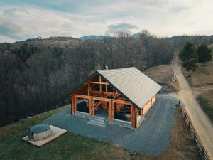 an overhead view of a log house on a hill at Amber Hills Romania in Braşov