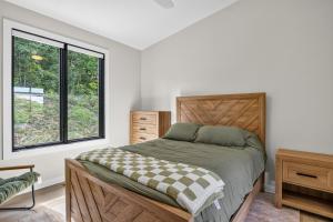 a bedroom with a large bed and a window at Cambridge Cabin in Stanton