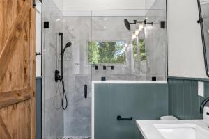 a bathroom with a shower and a sink at Cambridge Cabin in Stanton +67 photos
