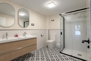 a bathroom with a shower and a sink and a toilet at Albergue -Hostel ManuelaINN in El Burgo de Osma