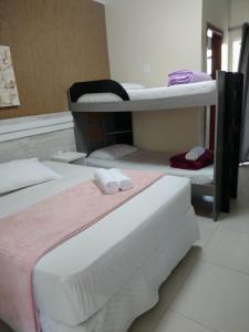 a room with two bunk beds with towels on them at Villarejo Parque Hotel in Penha