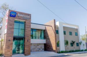 a building of an amazon india headquarters at Hm Express in Colima +3 photos