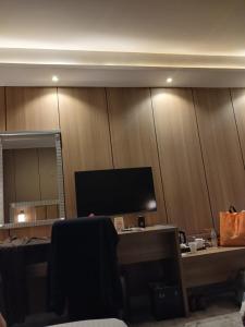 an office with a desk with a computer and a mirror at فندق لوكس جراند in Dubai