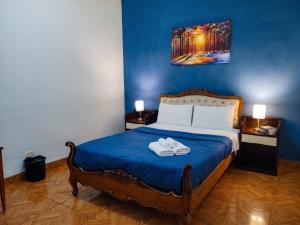 a bedroom with a bed with two white towels on it at Tripper Monkey Guesthouse Miraflores in Lima
